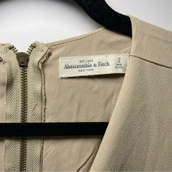 Abercombie & Fitch Women's Tan neutral V neck Sleeveless romper skort in size XS - Picture 4 of 7